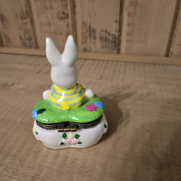 Bunny Hinged Trinket Boxes- Set of Two - Picture 7 of 16